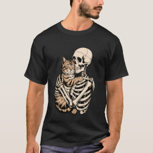 T-shirt Chat qui étreint un squelette Halloween Amateur de