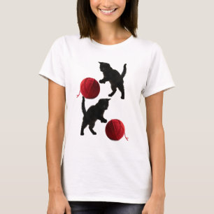 T-shirt Chat silhouette noire, avec boule de laine rouge