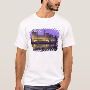 T-shirt Château de Caernarfon, la nuit, Gwynedd, Pays de 