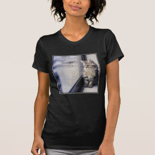 T-shirt Chaton regardant la fenêtre