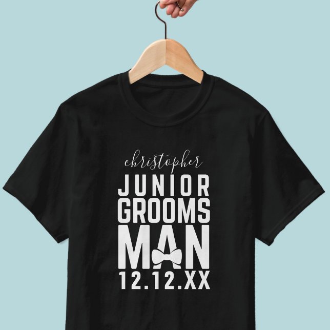 T-shirt Chemise pour garçon d'honneur junior de mariage (Add your Junior Groomsman's name and your wedding date to this black and white bridal party t-shirt)