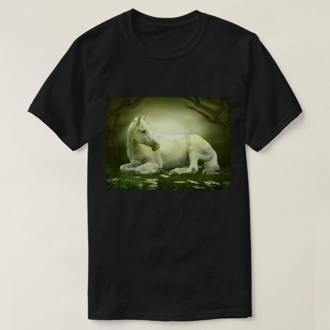 T-shirt Cheval blanc reposant dans la forêt enchantée (Design devant)
