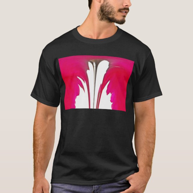 T-shirt Chic rouge extraordinaire rose sous le ciel blanc. (Devant)