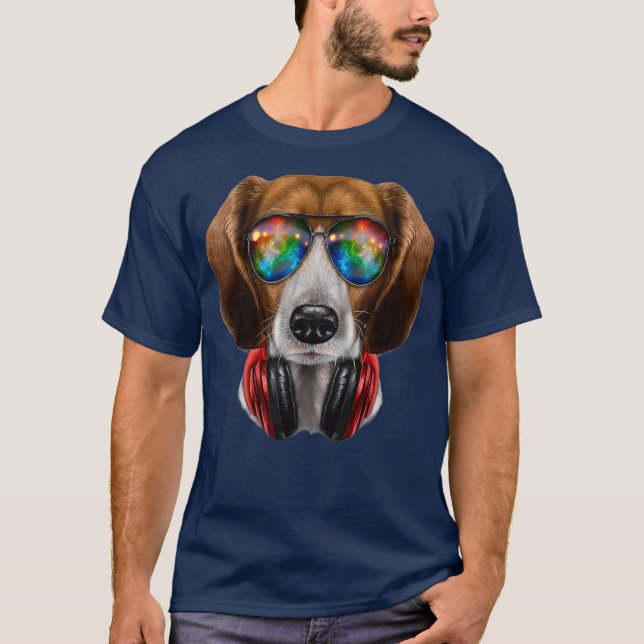 T-shirt Chien beagle en DJ dans le casque en verre soleil  (Devant)