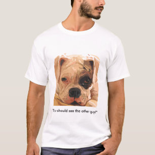 T-shirt Chien de boxeur avec un oeil au beurre noir
