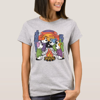 T-shirt Chiens de chiots amusants qui grillent des guimauv