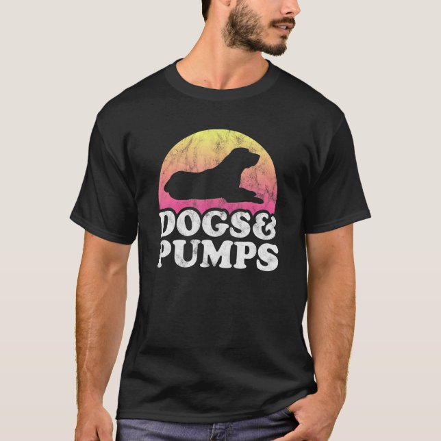 T-shirt Chiens Et Pompes Chien Féminin Et Talons Élevés (Devant)