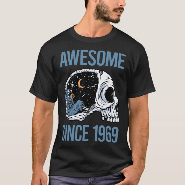 T-shirt Chilling Skeleton - stupéfiant depuis 1969 (Devant)