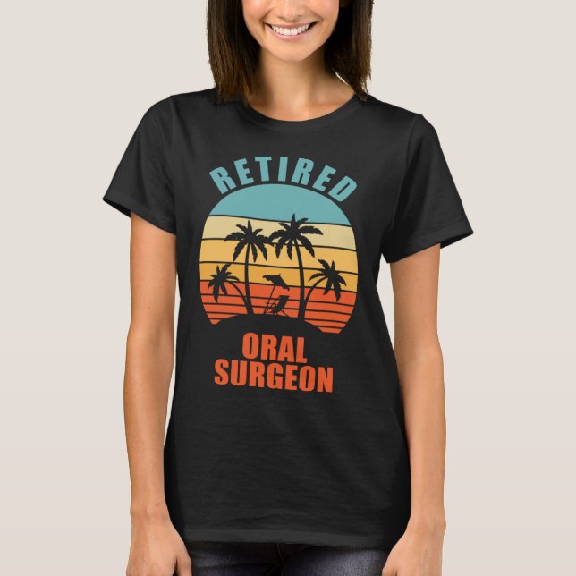 T-shirt Chirurgie de chirurgien buccal à la retraite heure (Devant)