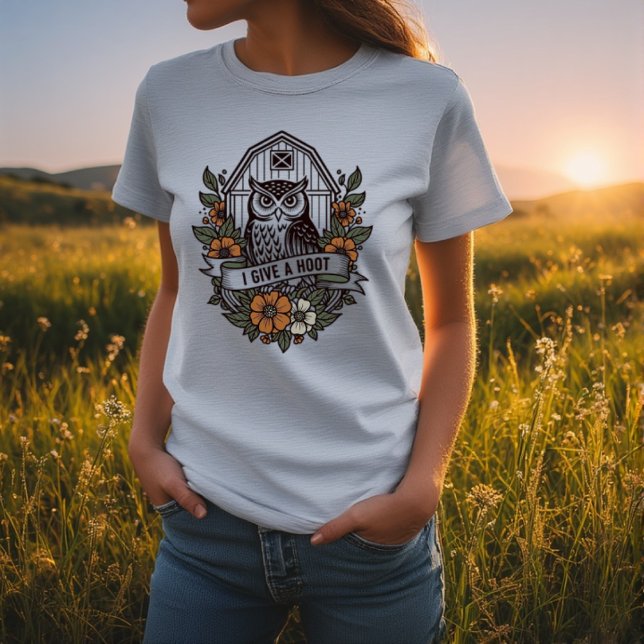 T-shirt Chouette de grange rétro 'Je donne un coup de pied (Retro barn owl 'I give a hoot' design T-Shirt
A wise old barn owl who gives a hoot from the heart an)
