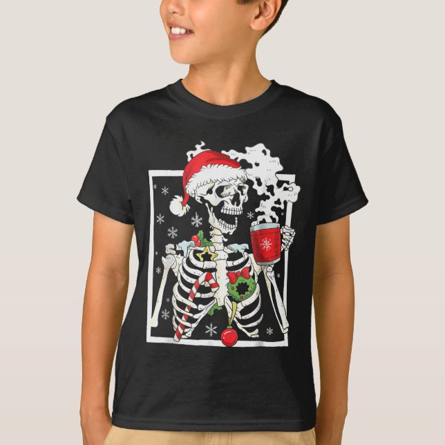 T-shirt Christmas Skeleton With Smiling Skull Drinking Cof (Devant)