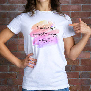 T-shirt Citation de femme réussie Script Rose Aquarelle Bo