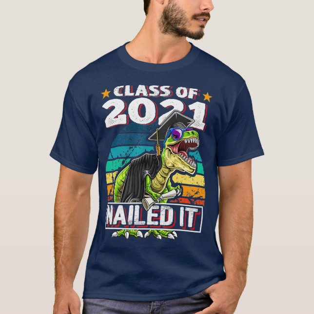 T-shirt Classe de 2021 T Rex Dinosaur Graduation Cap Gown (Devant)