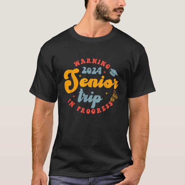 T-shirt Classe de 2024 Voyage senior en cours Graduation T (Devant)