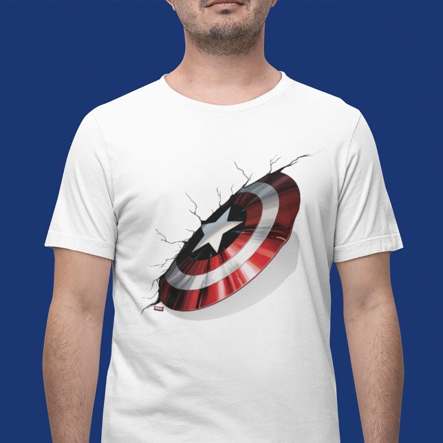 T-shirt Classique Avengers | Captain America Bouclier Frap (Person wearing shirt)