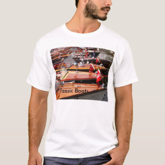 T-shirt classique de bateaux de mâle adulte.