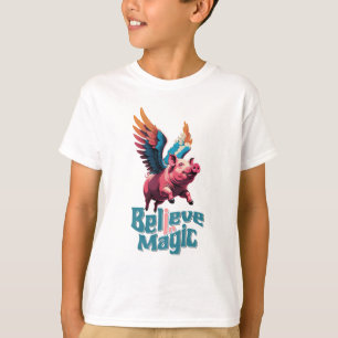 T-shirt Cochon mignon avec ailes colorées   Croire en la m