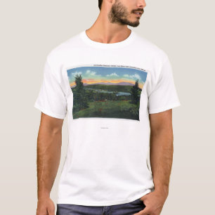 T-shirt Colline de manoir donnant sur la scène de village