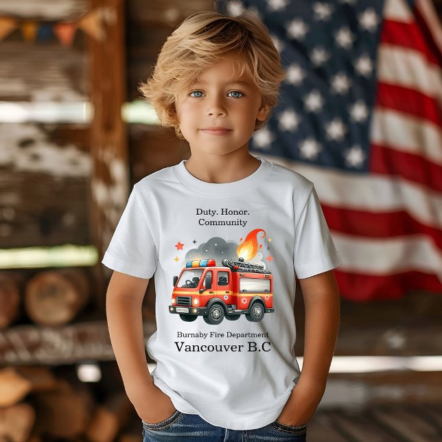 T-shirt Colorée de camions de pompiers à travers les flamm (Créateur téléchargé)