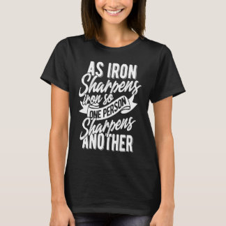 T-shirt Comme le fer aiguise le fer pour qu'une personne a