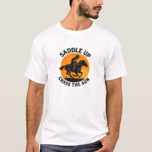 T-shirt Conception de poursuite de cow-boy au coucher du s
