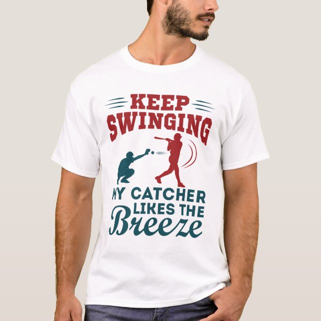 T-shirt Continuez à Swny Funny Softball Pitcher entraîneur (Devant)