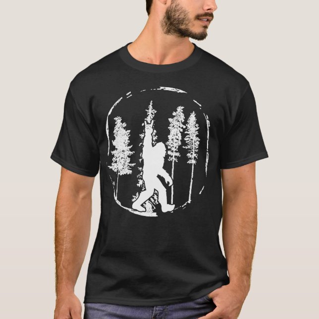 T-shirt Cool Bigfoot dans Forest Rock Roll Shirt Sasquatch (Devant)