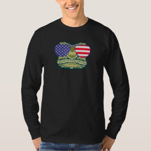T-shirt Cool Lizard Portant un drapeau américain Lunettes 