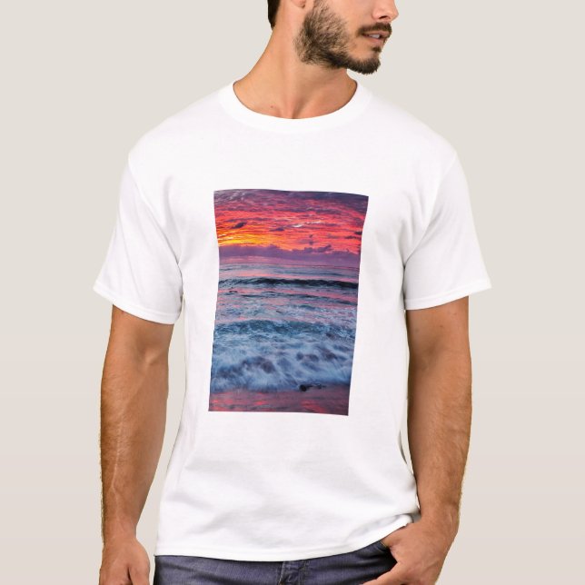 T-shirt Coucher de soleil sur les vagues de l'océan, Calif (Devant)