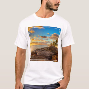T-shirt Coucher du soleil d'océan au-dessus des roches et