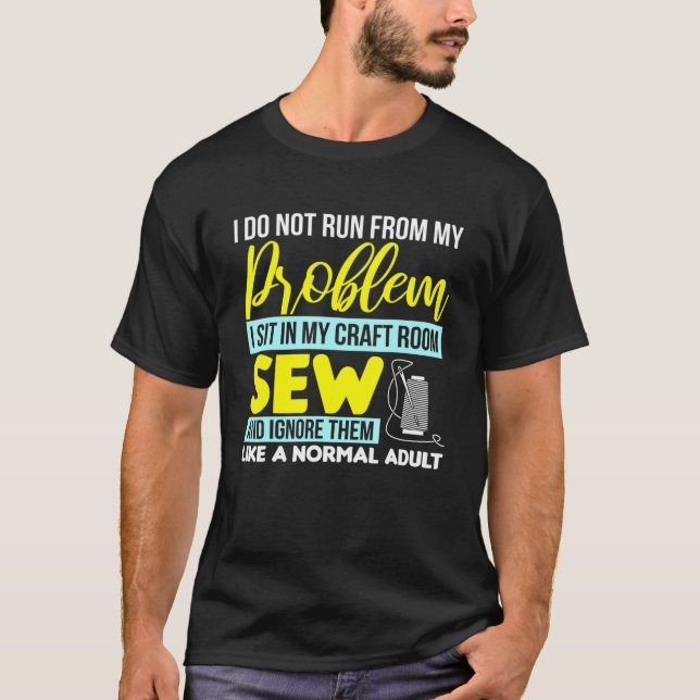 T-shirt Coudre Asseyez-Vous Dans Ma Salle D'Artisanat Et I (Devant)