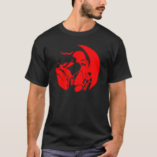 T-shirt couleur foncée de masque de graf