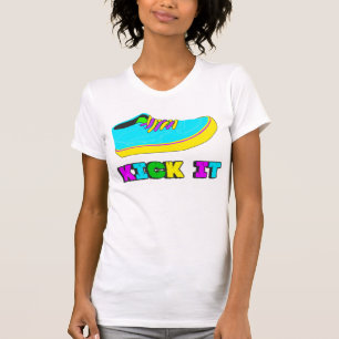 T-shirt Coup-de-pied il a déchiré la pièce en t de dame