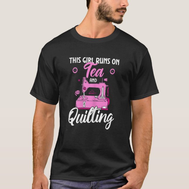 T-shirt Couper Cette Fille Sur Les Livres Et Coudre (Devant)