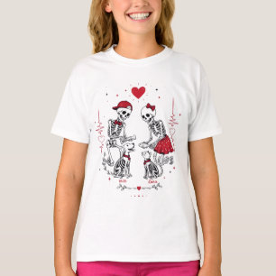 T-shirt Couple de squelettes nourrissant un chien et un ch