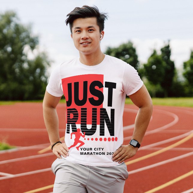 T-shirt Courez juste Marathon Course de piste Date Red Lig (Just Run Marathon Runner Track Race Date Red Light T-Shirt)