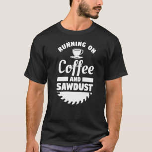 T-shirt Courir Sur Du Café Et Du Bois De Sciure