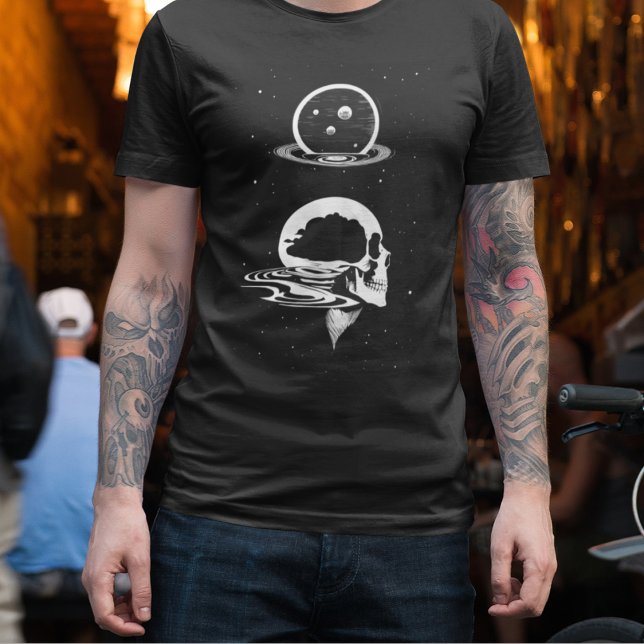 T-shirt Crâne de l'espace déprimé. L'esprit perdu dans l'i (Créateur téléchargé)