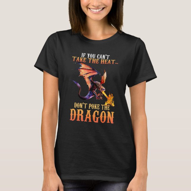 T-shirt Créature Mythique Volante Crachant des Flammes de  (Devant)