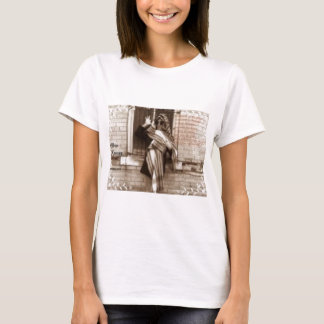 T-shirt criminel dans le promo de déguisement