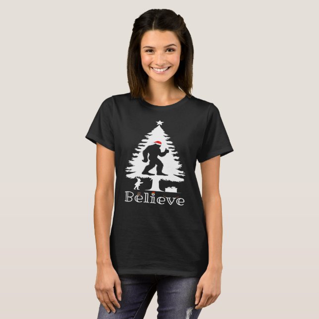 T-shirt Croire Bigfoot Cryptozoologie Arbre de Noël (Devant entier)