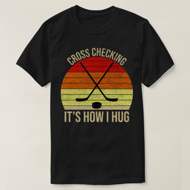 T-shirt Cross Checking It How I Hug Funny Hockey (Design devant)