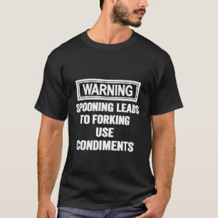 T-shirt Cuillérer Mène à Utiliser des Condiments avec une