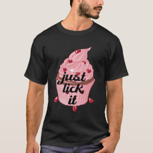 T-shirt Cupcake Avec Frosting Rose Et Petits Coeurs Rouges