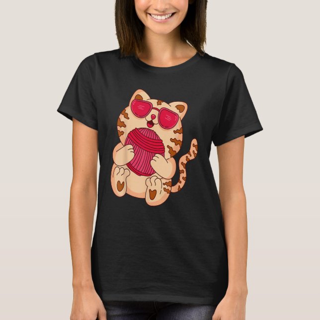 T-shirt Cute Cat with Wool Ball  Knitting (Devant)