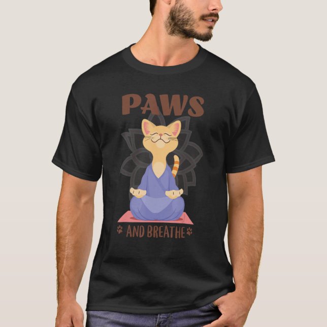 T-shirt Cute Cat Yoga Paws And Breathe (Devant)