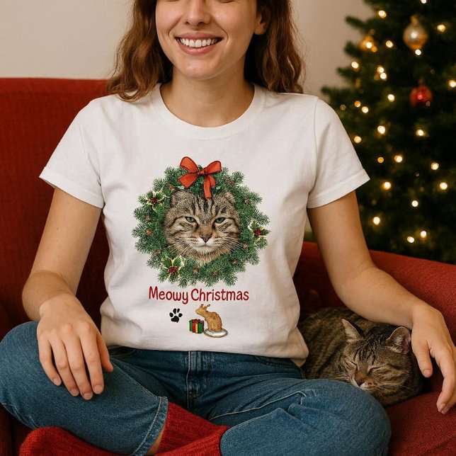 T-shirt Cute Christmas Chat Photo Wreath (cozy cat tee, wear when you hang out with your cat. )
