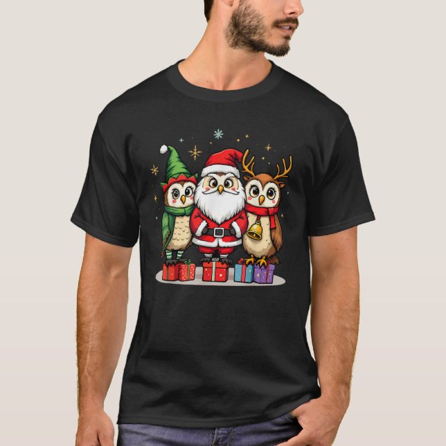 T-shirt Cute Christmas Owl in Santa Elf and Reindeer Costu (Devant)