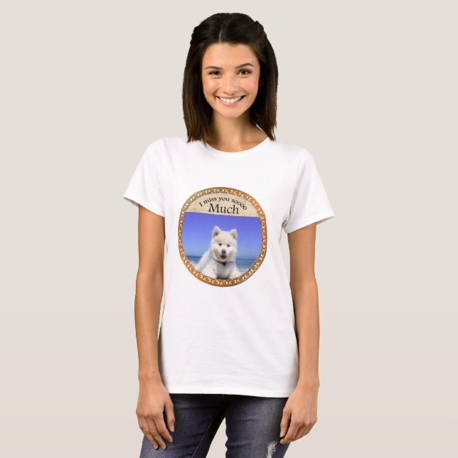 T-shirt Cute Husky's avec l'oeil bleu assis sur la plage (Devant entier)