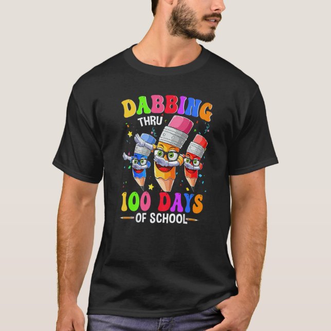 T-shirt Dabbing Thru 100 Days Of School Crayon Teacher Kid (Devant)